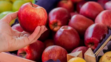 El consumo de manzanas sigue cayendo en el país. Los percios se mantienen sostenidos.