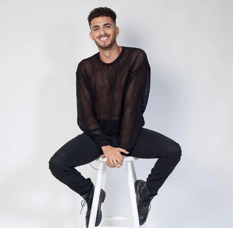 El joven bailarín neuquino Fernando Lombardo descubrió para su felicidad que su arte tiene mucha demanda y es bien pagado en el mundo del turismo y el entretenimiento del exterior.