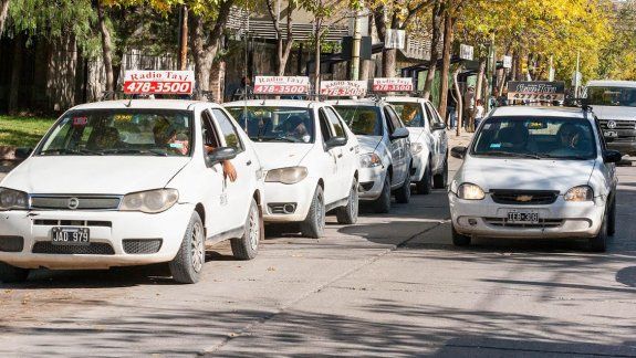 Los taxistas aguardan el incremento. Los usuarios lo padecerán.&nbsp;