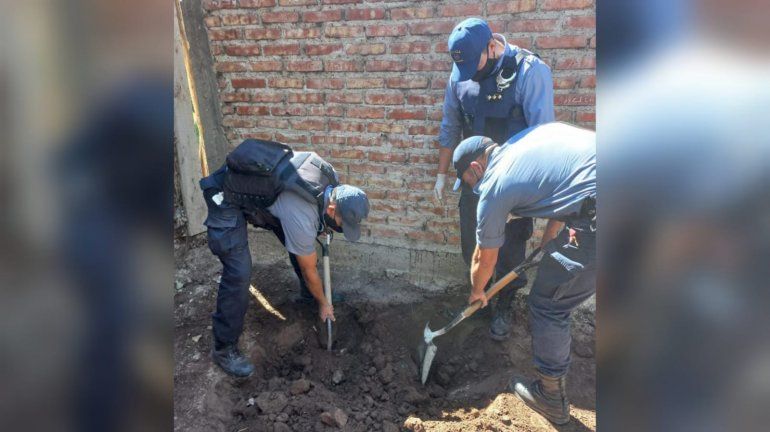Desenterraron el botín de una banda que vendía cosas robadas en Neuquén