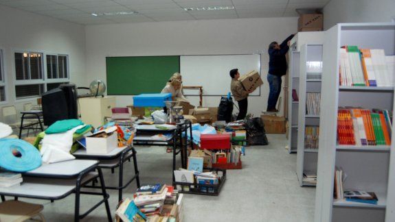Ayer se realizó gran parte de la mudanza de la Primaria 293 al nuevo edificio, ubicado a pocas cuadras, en el que comenzará a funcionar la próxima semana.