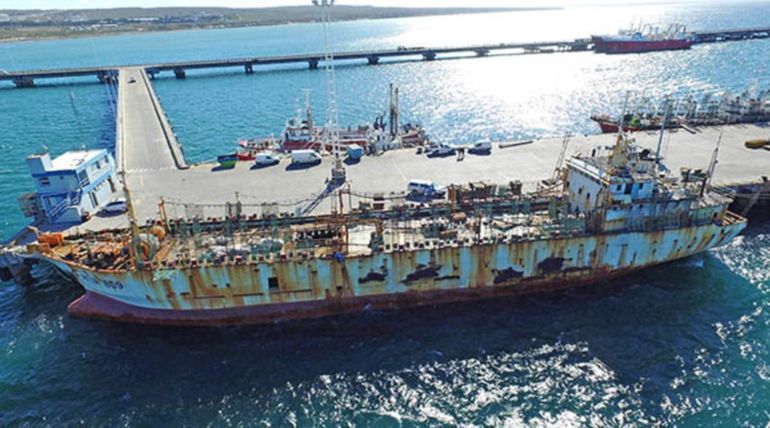 El pesquero chino Hu Shun Yu fue incautado por pescar en la zona exclusiva argentina. Lo hundieron para fomentar el buceo. 