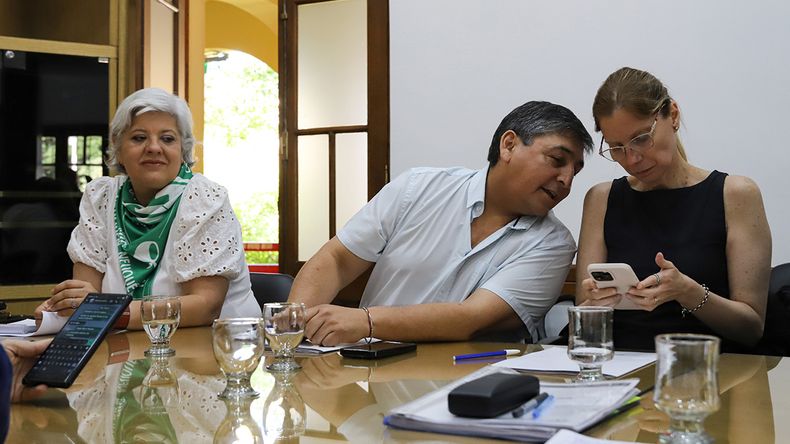 Salarios estatales en Neuquén, tensa espera hasta la nueva reunión: la negociación extraoficial