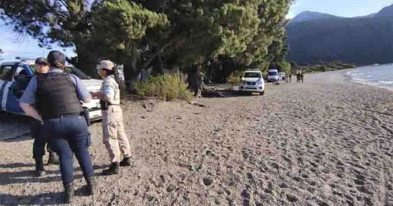 Encontraron un auto sumergido en un lago con una granada en su interior