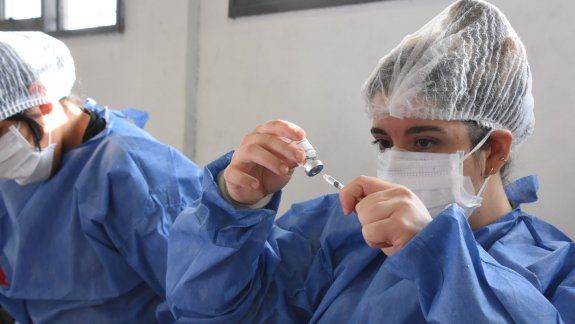 Aplicarán la vacuna Moderna a menores de entre 12 y 17 años