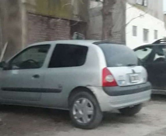 Robaron un auto en un barrio y lo abandonaron en otro