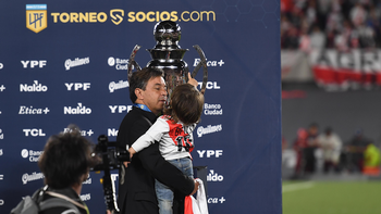 ¡grande, pa!: la ternura de gallardo con su hijito en el festejo