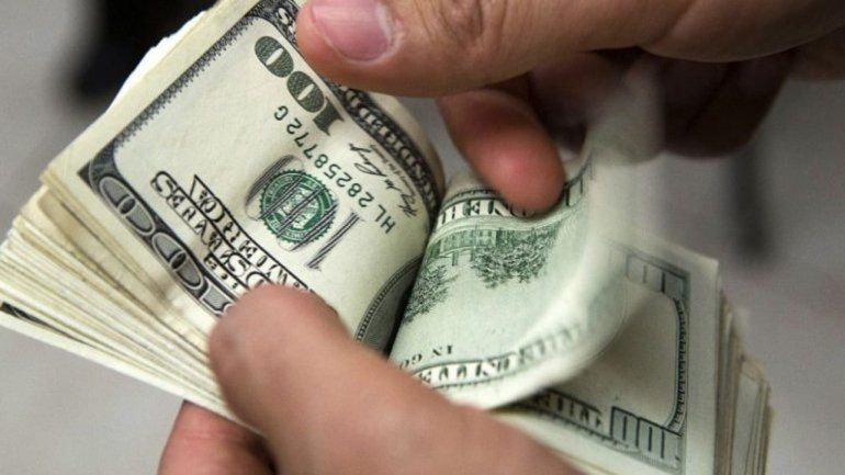 Se disparó el dólar, subió un 3,9% y se acerca a los $30