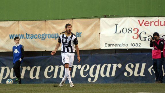 Taborda viene dulce y cada grito suyo le da puntos al Albinegro.