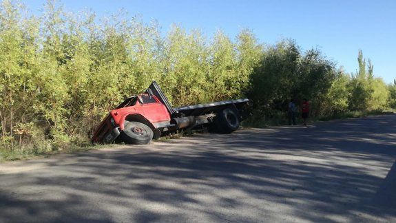 Otro camión perdió el cargamento de peras