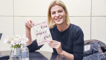 eugenia tobal explora en un libro como ser madre despues de los 40