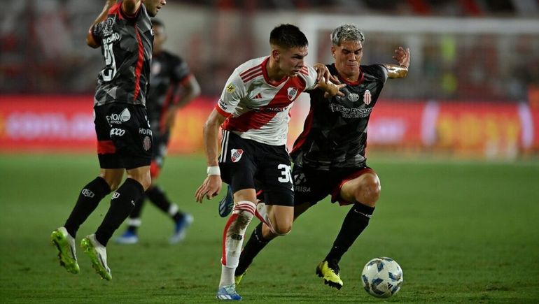 River va por un triunfo ante Barracas Central para seguir prendido en la pelea por la Liga Profesional