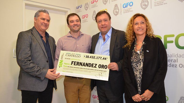 Weretilneck entregó fondos del Plan Castello a la Municipalidad de Oro