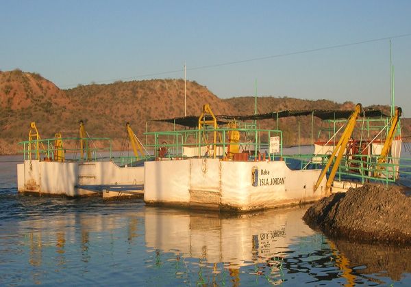 Servicio de balsa únicamente para peatones