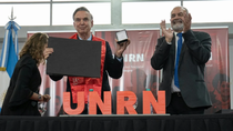 Miguel Ángel Pichetto, recibió el máximo galardón de la UNRN. Miguel Ángel Pichetto, recibió el máximo galardón de la UNRN.