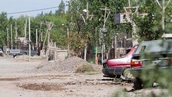 Lo echaron por amenazar a vecinos con un arma tumbera