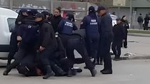 En la esquina de Alem y 25 de Mayo se produjeron detenciones luego de los incidentes registrados en la cancha de Cipo. 