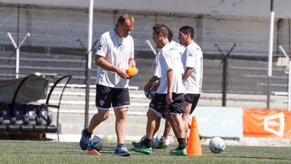 Homann mete mano por las suspensiones. Ávila-Carrasco será la dupla de mediocampistas centrales en un equipo muy ofensivo.