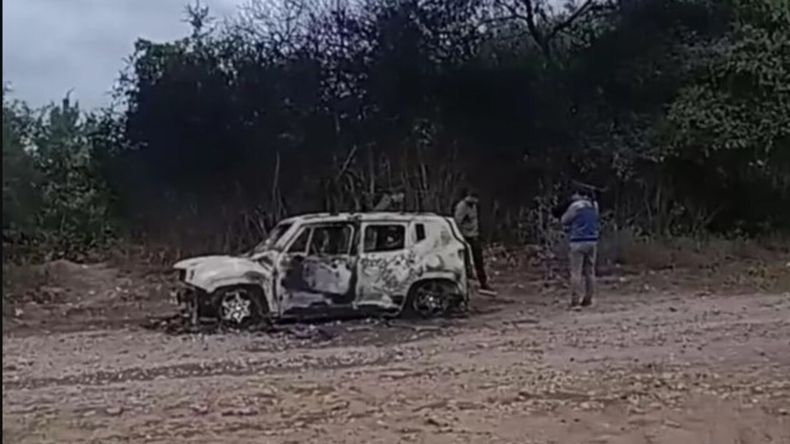 Horror: encontraron dos cuerpos calcinados en un auto en la Ruta 43