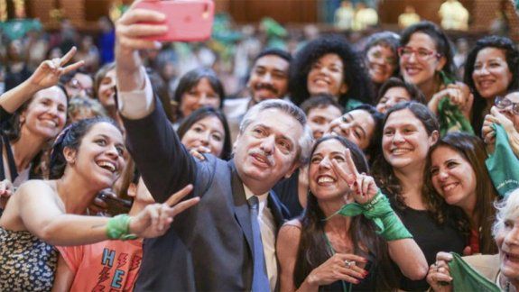 Fernández prepara proyecto de ley para despenalizar el aborto