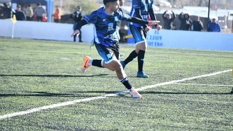 Facundo Miguel sigue haciendo goles para Deportivo Rincón. 