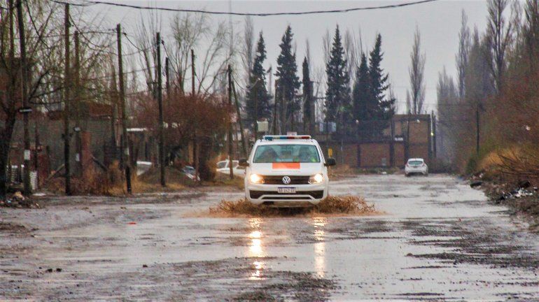 Automovilistas varados, evacuados y un tapón en el canal: lo que dejó el temporal