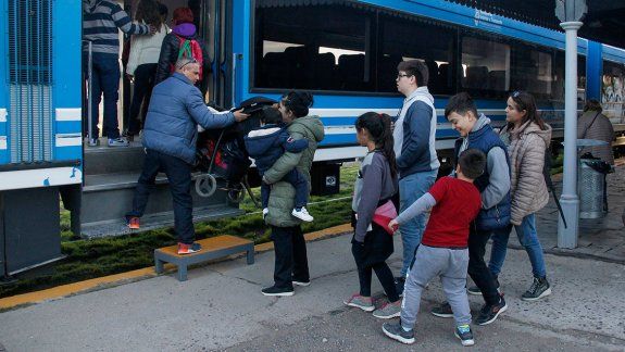 Cruzan el puente para disfrutar el receso de invierno