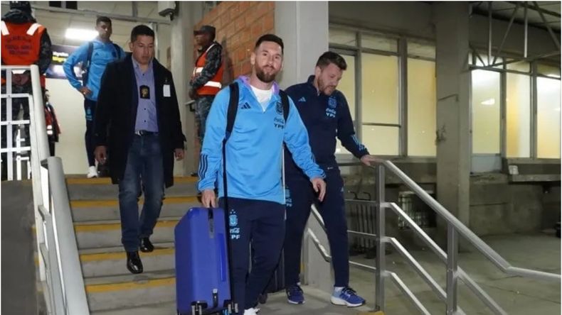 La Selección Argentina llegó a Bolivia con tubos de oxígeno personales
