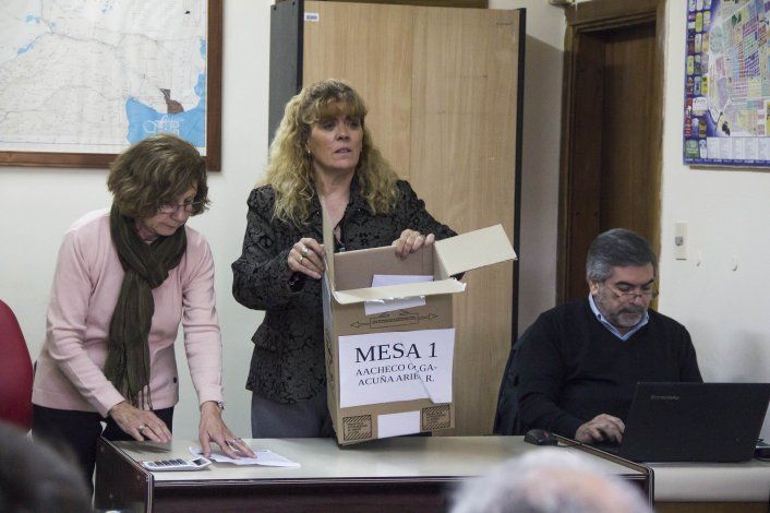 Abrieron dos urnas y no había ninguna irregularidad