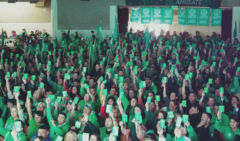 El Plenario de Secretarios General de ATE aceptó la propuesta de aumento salarial del gobierno rionegrino. 