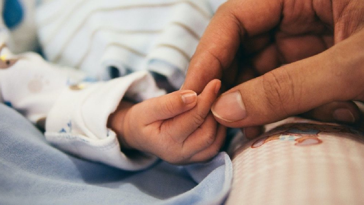 El médico obstetra adoptó maniobras completamente desaconsejadas por las guías actualizadas y afectó los signos vitales del bebé.&nbsp;