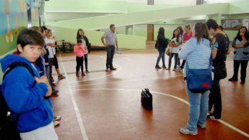 Tras la suspensión obligada por los roedores, ayer sorpresivamente hubo clases en el turno tarde.