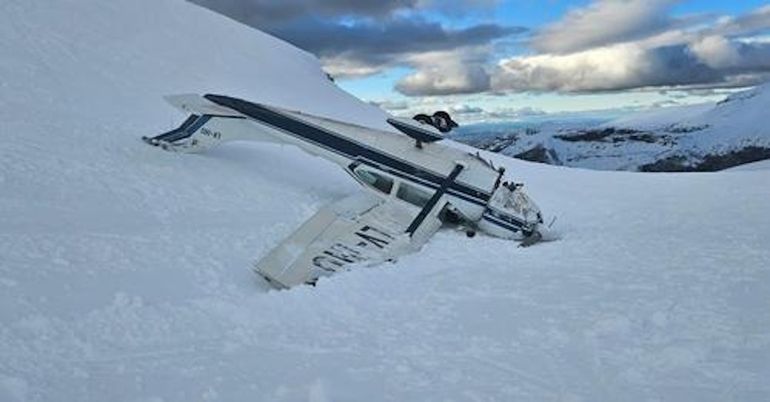 Cayó una avioneta en el cerro Chapelco