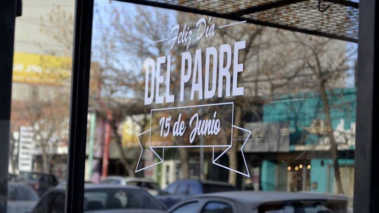 El Día del Padre se presenta como una fecha para competir y repuntar las ventas en los comercios de Cipolletti.