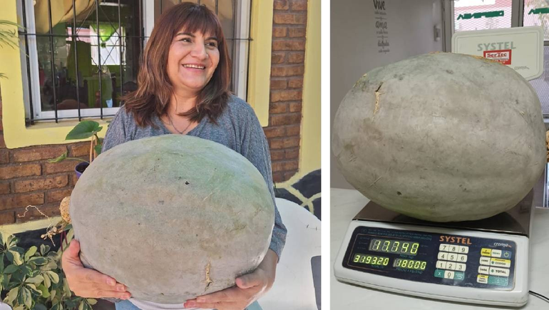 Angélica con el zapallo gigante que cosechó en el patio de tu casa.