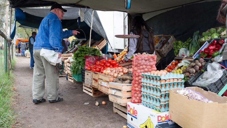 Las ferias en Cipolletti son una alternativa por su variedad y sus precios.