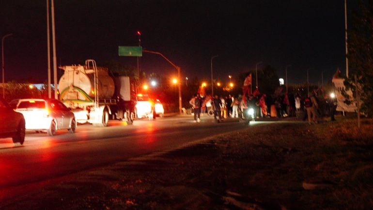 Caos y corte en Ruta 7, entre Centenario y Neuquén: ceramistas siguen con el reclamo a CALF