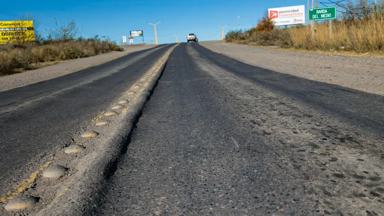 El estado de la Ruta 151 es el blanco de cuestionamientos por la falta de mantenimiento, la deformación de la calzada y los pozos que provocan accidentes viales. El estado de la Ruta 151 es el blanco de cuestionamientos por la falta de mantenimiento, la deformación de la calzada y los pozos que provocan accidentes viales.