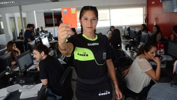 Luján Arregui, la jueza agredida, en una visita a LM Neuquén.