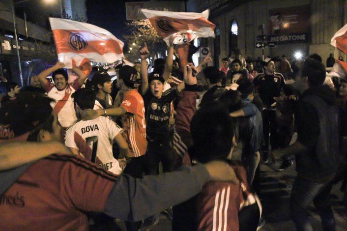 Los hinchas millonarios festejarán hoy en la plaza San Martín