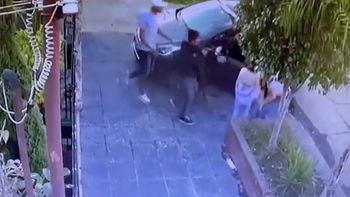 violento robo en la casa de un jugador de velez: apuntaron a dos nenas