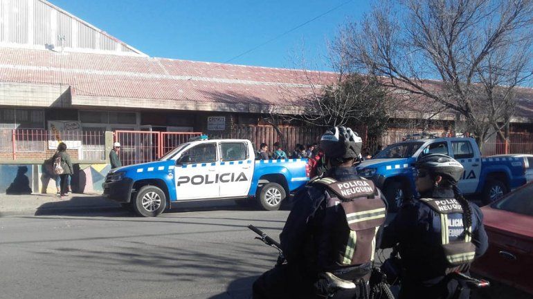 Una violenta riña dentro del CPEM 18 terminó con un alumno apuñalado