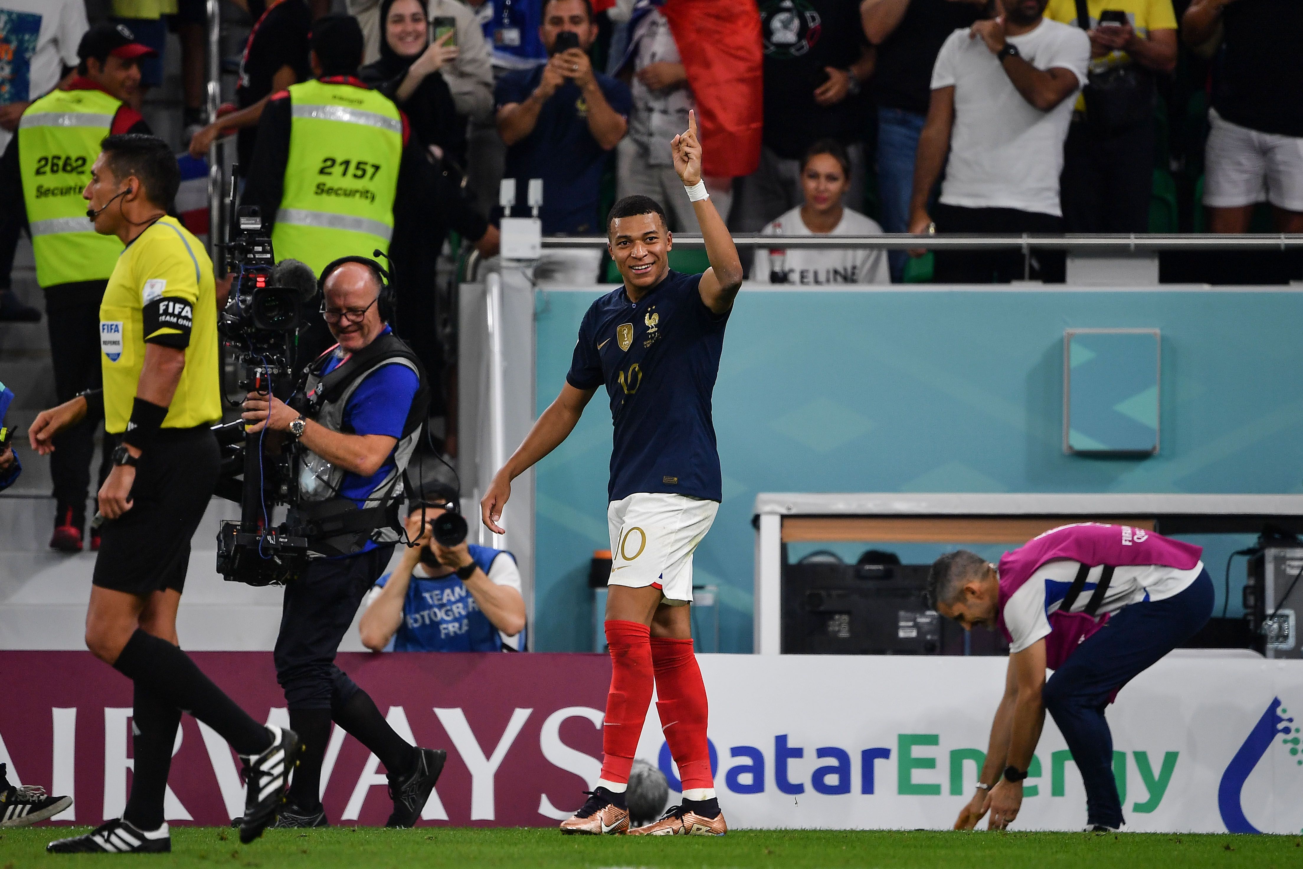 Doblete de Mbappé