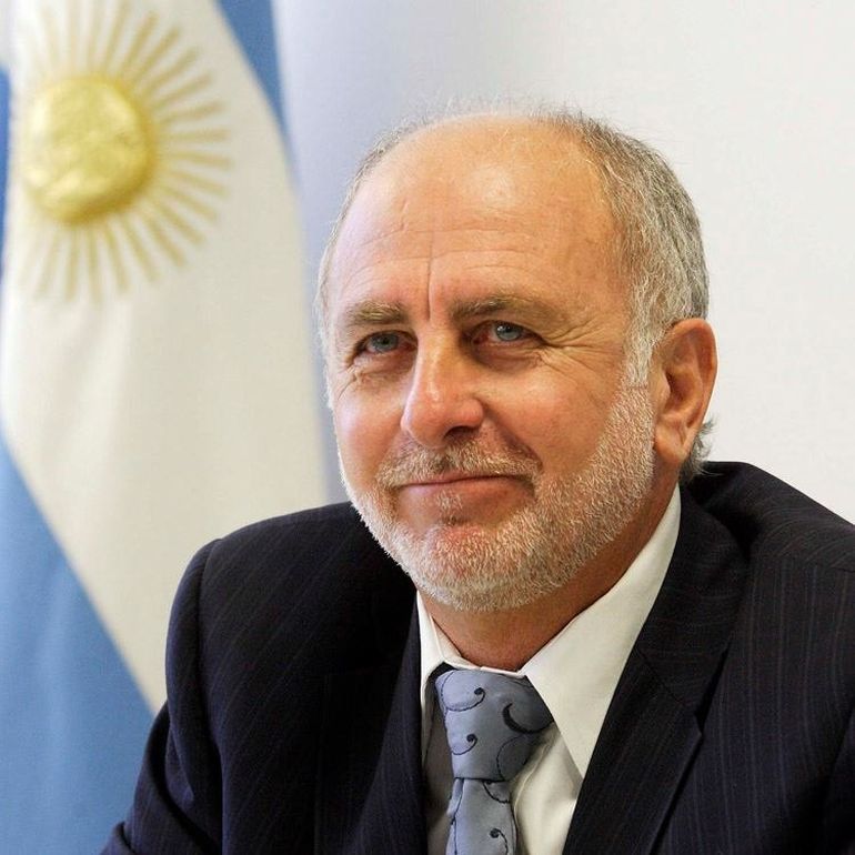 Candidato a gobernador arrancó la jornada electoral celebrando el cumpleaños 95 de su mamá