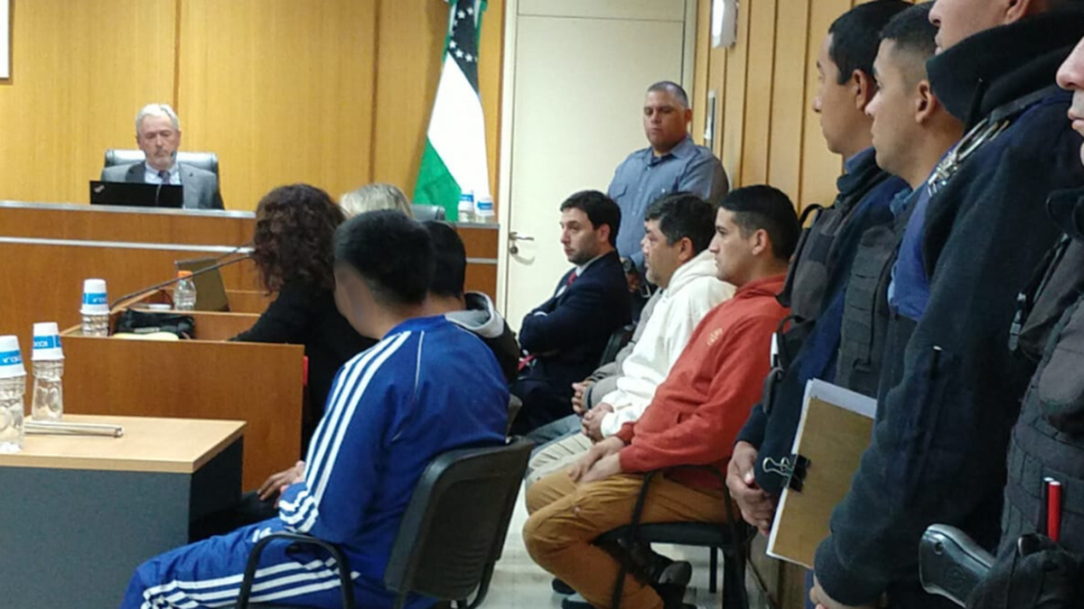 Tres mayores y dos menores fueron imputados por el homicidio de Julián Dobra.