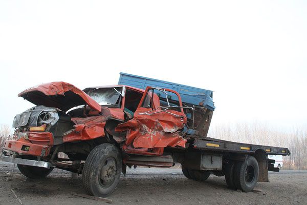 Colisionaron dos camiones en la ruta 22