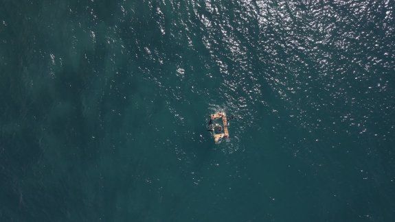 Un portal sumergido en el lago Mari Menuco sorprende a los buceadores