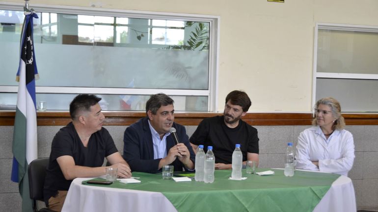 Juan Pablo Palma (Director entrante), Demetrio Thalasselis (Ministro de Salud), Rodrigo Buteler (Intendente), Mabel Raviola (Directora saliente). Juan Pablo Palma (Director entrante), Demetrio Thalasselis (Ministro de Salud), Rodrigo Buteler (Intendente), Mabel Raviola (Directora saliente).