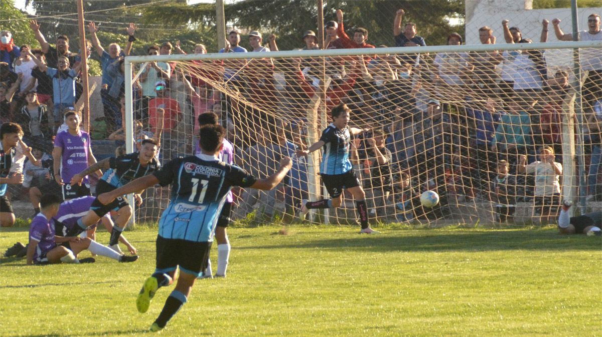 Maxi Sepúlveda, defensor de Pillmatun.