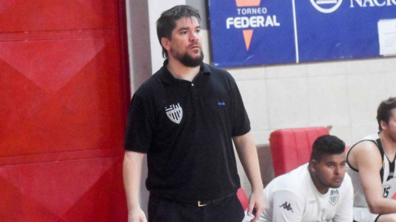 Después de dos caídas, Cipolletti volvió a  la victoria